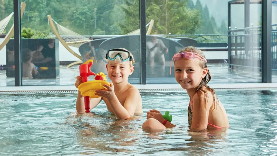 Familienurlaub im Wellnessresort, ohne Stress Symbolfoto